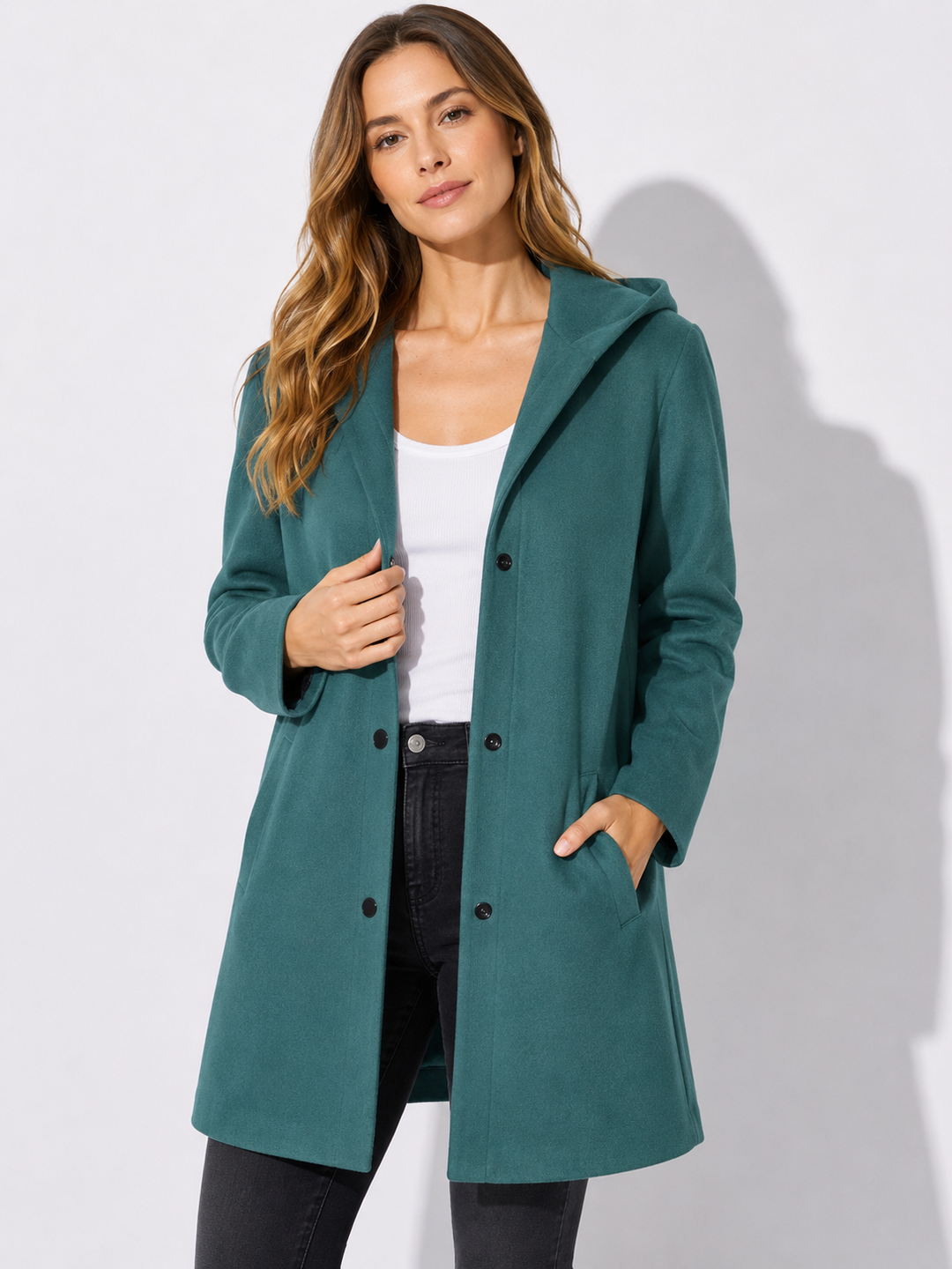 Einreihige Damen-Kapuzenjacke. Eine bequeme und stilvolle Alltagsjacke für die Übergangszeit.