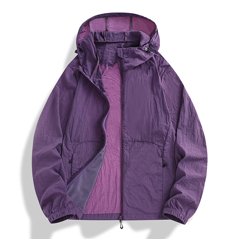 Sportliche Herren Wanderjacke mit Kapuze, windabweisend und leicht, ideal für Trekking & Outdoor-Freizeit.
