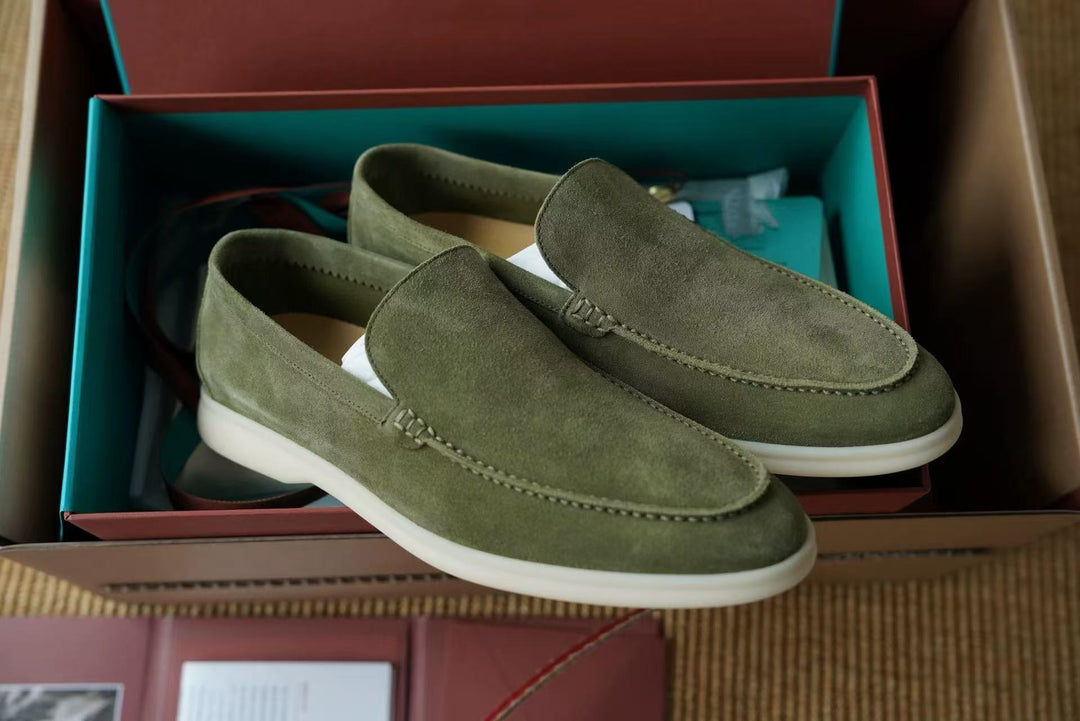 Herren Mokassins aus Leder in Braun, ideal als bequeme Freizeitschuhe und elegante Alltagsschuhe.