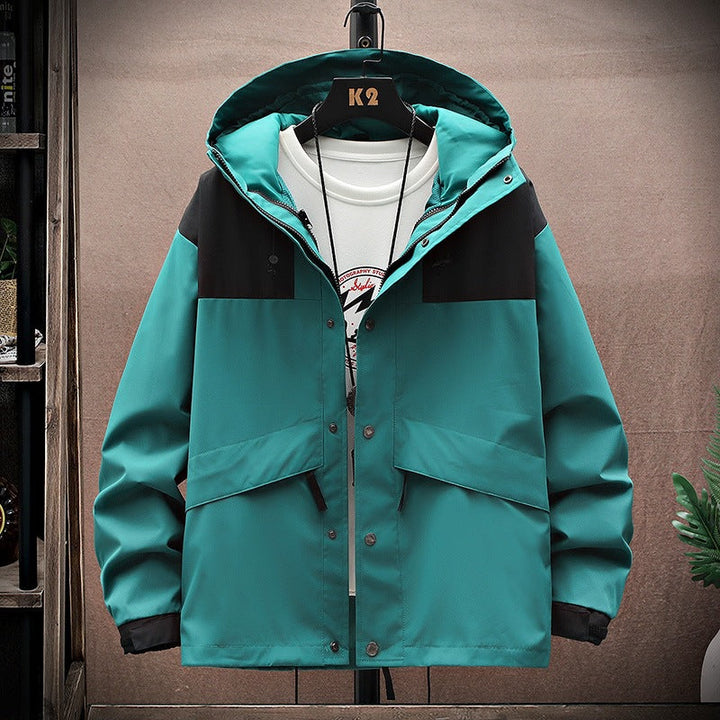 Herren Sportjacke mit Kapuze, funktionell und strapazierfähig, ideal für Aktivitäten im Freien.