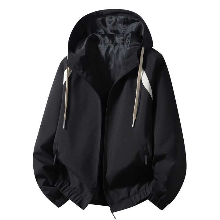 Drei leichte Herren-Übergangsjacken: Schwarz, Olivgrün, Beige. Wetterfeste, winddichte Outdoorjacken, stilvoll.