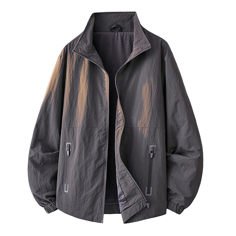 Hochwertige Reißverschlüsse an Herren Windbreaker-Jacke, bieten zusätzlichen Schutz vor Wind und Regen.
