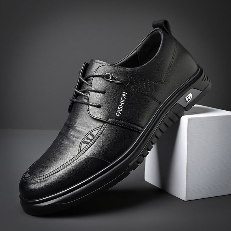 Elegante schwarze Herren Business Schnürschuhe mit rutschfester Sohle für Büro & Freizeit.