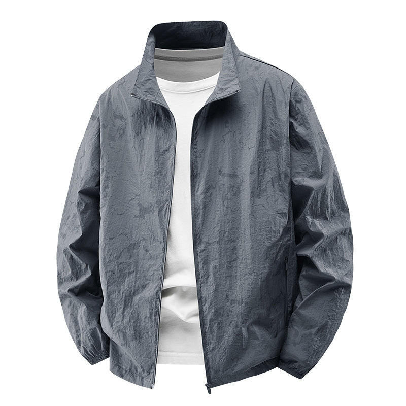 Dünne, winddichte Herren Übergangsjacke, ideal als Schutz bei kühlem Wetter im Frühling & Herbst.