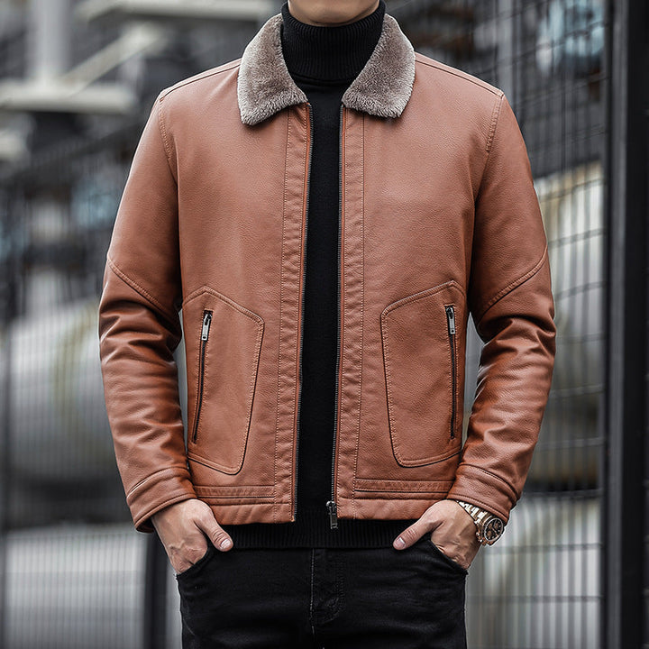 Lässiger Herrenblouson mit Teddykragen. Perfekt kombinierbar für Herbst- & Winterlooks, elegant und bequem.
