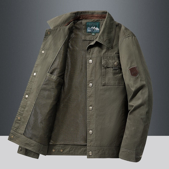 Klassische Übergangsjacke für Herren, kombiniert Stil und Funktionalität für den Alltag.