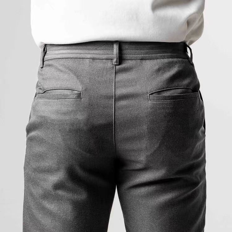 Komfortable Herren Hose Tapered Fit in Aprikose, aus Stretch-Material für maximale Bewegungsfreiheit.