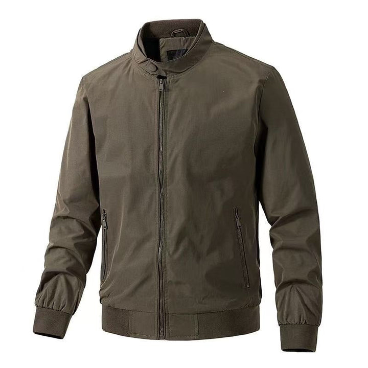 Frühjahrs- und Herbstjacke für Herren, leicht & bequem, als Übergangsjacke mit Reißverschluss und modernem Design.