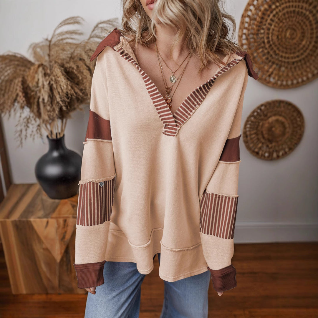 Modernes Damen Oversize Sweatshirt, V-Ausschnitt und elegante Streifen. Idealer Casual-Pullover für Modebewusste.