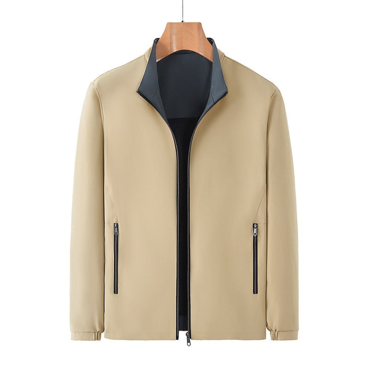 Sportliche Herren Freizeitjacke, wasserdicht und atmungsaktiv, für Komfort bei jedem Wetter.