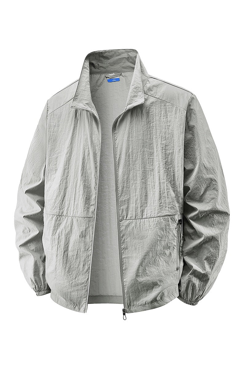Schlanke leichte Herrenjacke, beige. Ideal als Übergangsjacke für Wind und leichte Nässe.