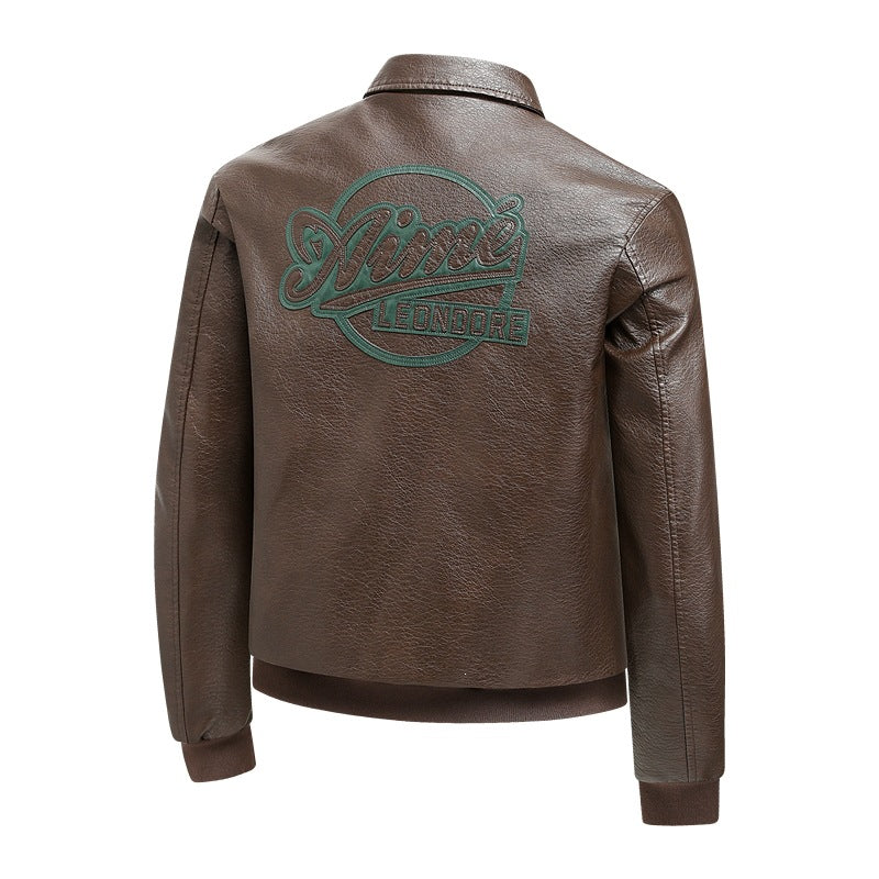 Stylische Freizeitjacke für Herren, lässig geschnitten, mit detailreichen Stickereien.
