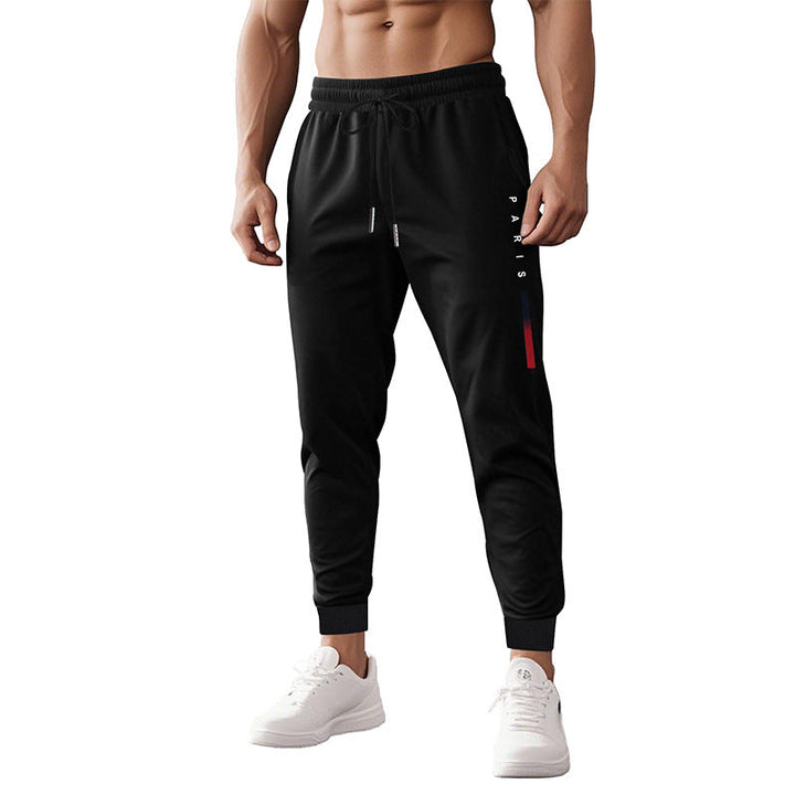Bequeme schwarze Herren Trainingshose, ideal für Sport & Alltag; atmungsaktiver Stoff.