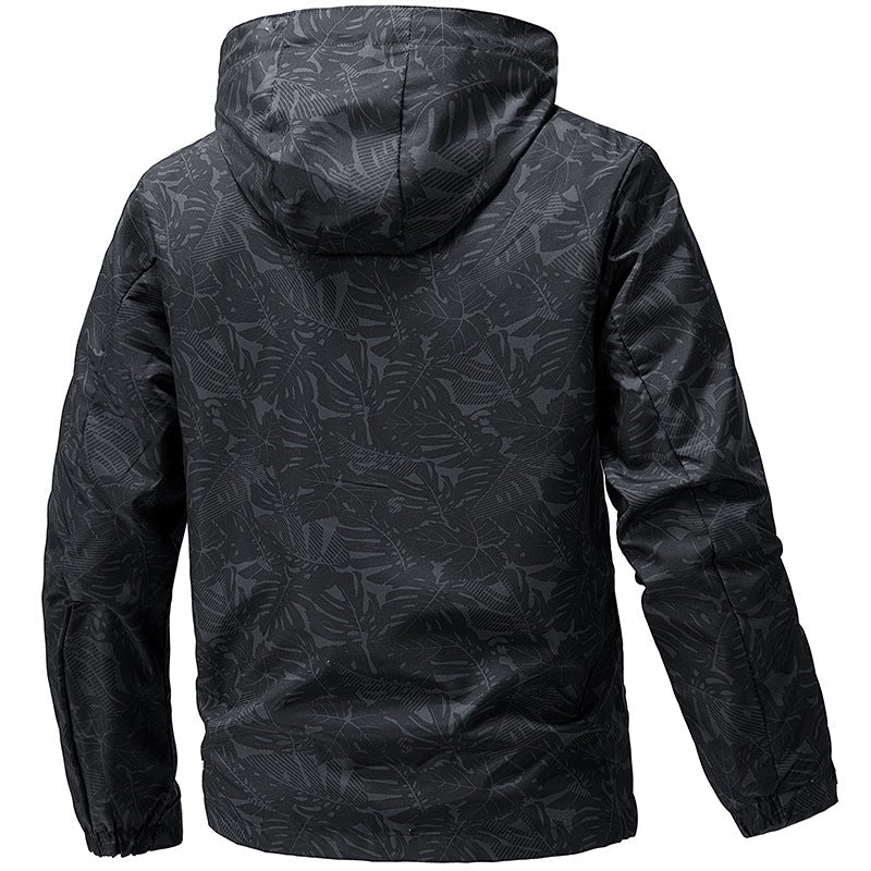 Leichte Herren-Kapuzenjacke, atmungsaktiv, mit trendigem Print, ideal als Übergangsjacke für Outdoor-Aktivitäten.
