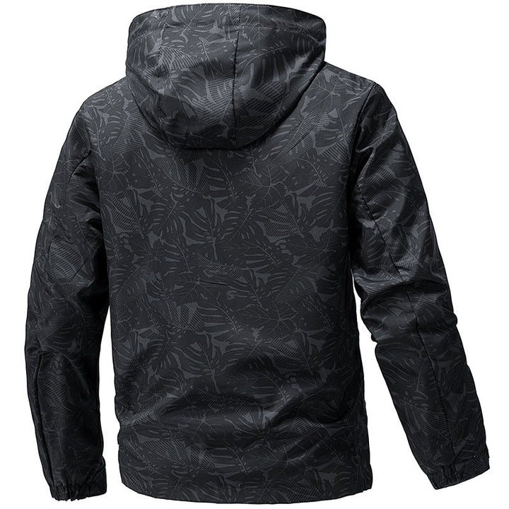 Leichte Herren-Kapuzenjacke, atmungsaktiv, mit trendigem Print, ideal als Übergangsjacke für Outdoor-Aktivitäten.