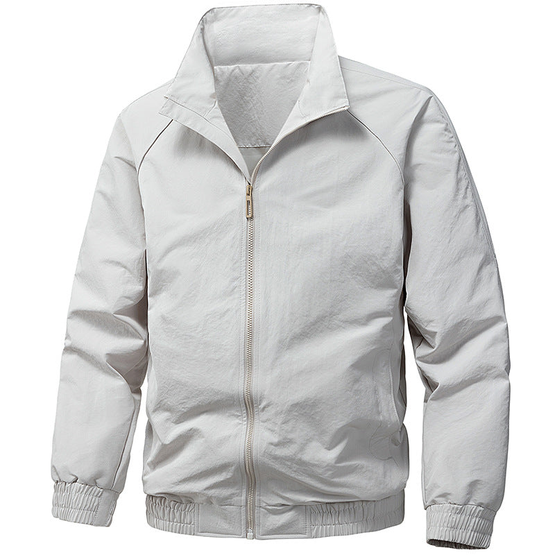 Stylische Herren-Windjacke, funktional als Outdoor- und Freizeitjacke. Wetterfest & komfortabel.