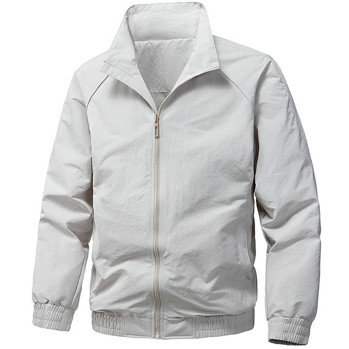 Stylische Herren-Windjacke, funktional als Outdoor- und Freizeitjacke. Wetterfest & komfortabel.
