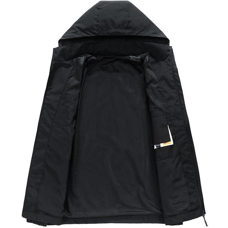 Moderne Herren Sportjacke mit Kapuze, leicht und winddicht. Optimal für Outdoor-Aktivitäten und Freizeit.