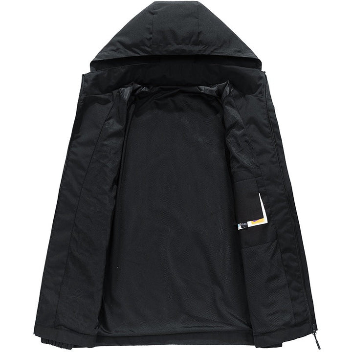 Moderne Herren Sportjacke mit Kapuze, leicht und winddicht. Optimal für Outdoor-Aktivitäten und Freizeit.