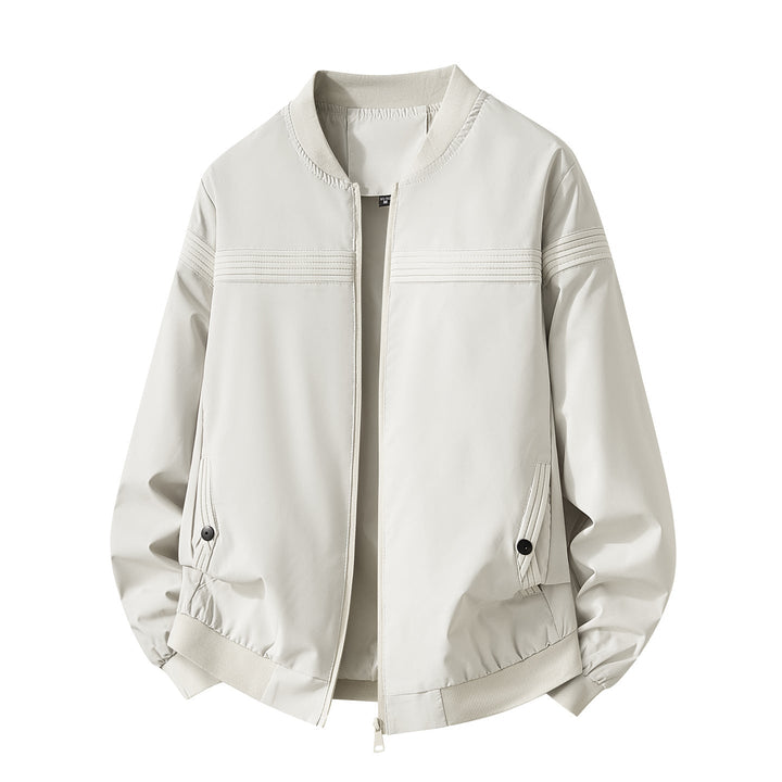 Seitenansicht der modernen Herren Bomberjacke, bequeme Freizeitjacke mit sportlichem Schnitt.
