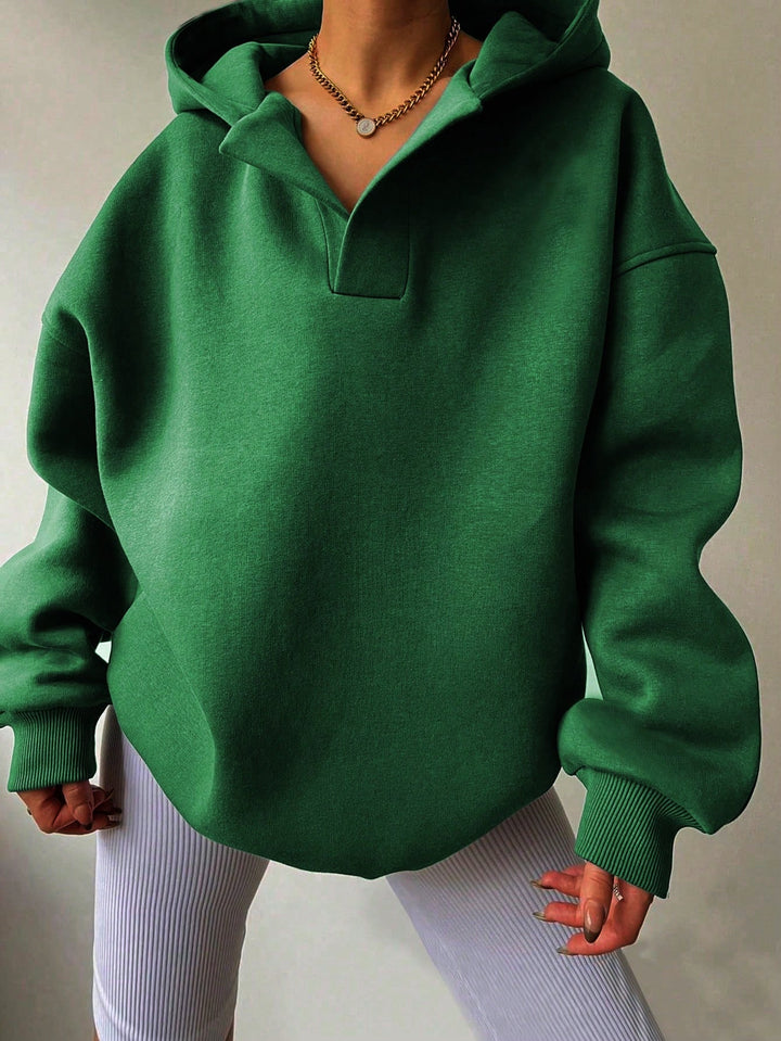 Warmer Damen Oversize Kapuzenpullover für Winter, mit V-Ausschnitt und breiten Rippbündchen. Entspannt & trendy.