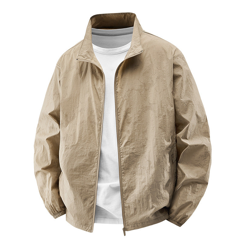 Diese leichte Herren Schutzjacke ist winddicht und ideal für Outdoor-Aktivitäten im Frühling & Herbst.