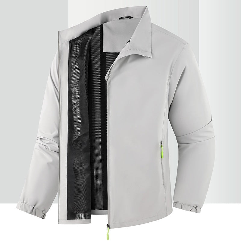 Wasserabweisende Herren Windjacke, atmungsaktiv, mit Kapuze, optimale Übergangsjacke für Männer.