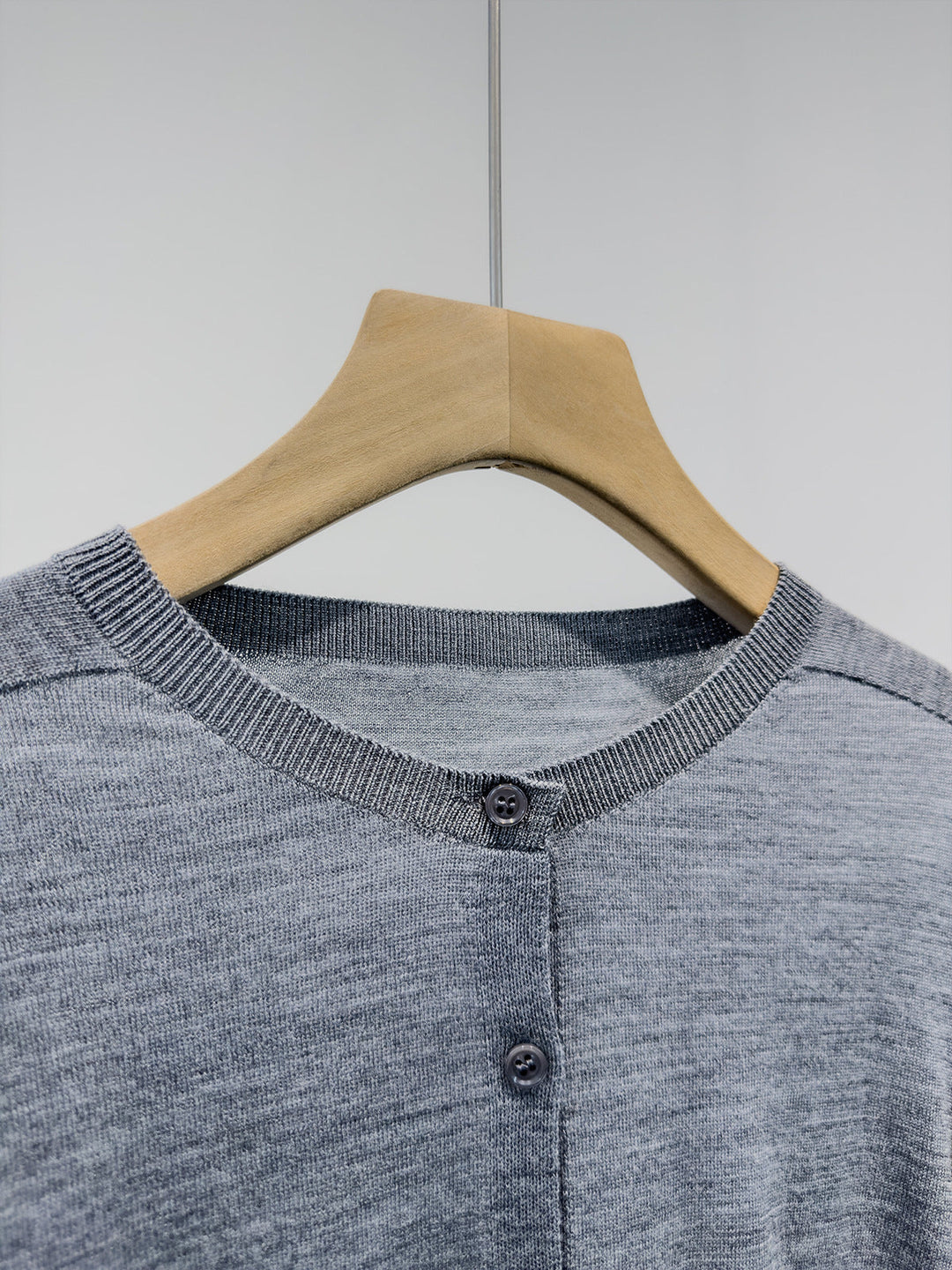 Komfortabler Damen Strickcardigan mit Knöpfen, weich & elegant. Perfekte Langarm-Oberbekleidung für Büro & Freizeit.