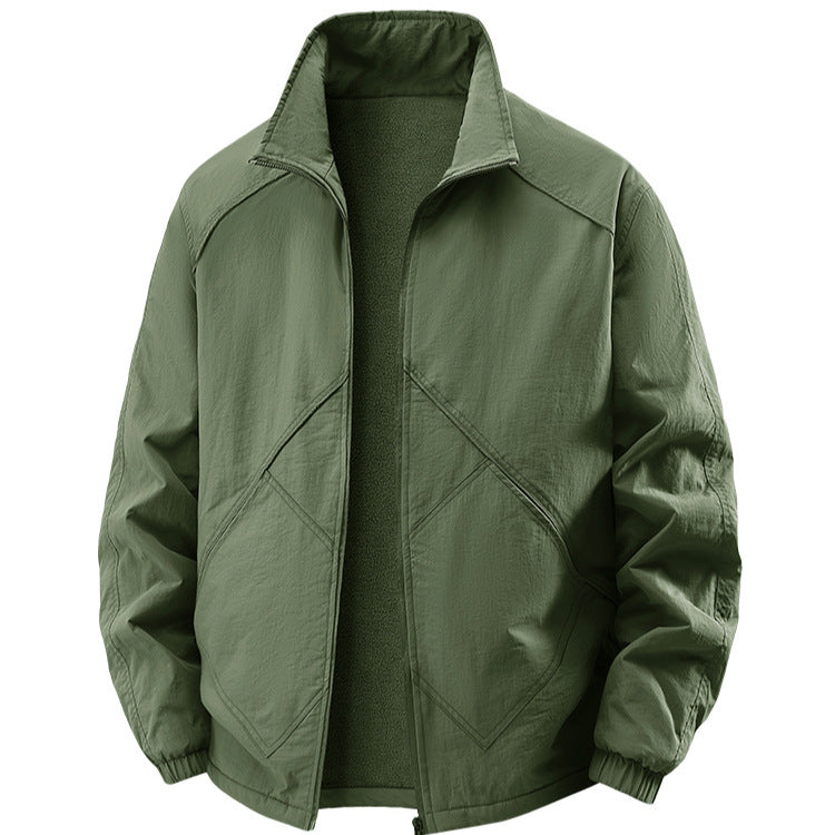 Rückansicht der schwarzen Herren Freizeitjacke, sportlich und leicht, ideal als Herbstjacke.