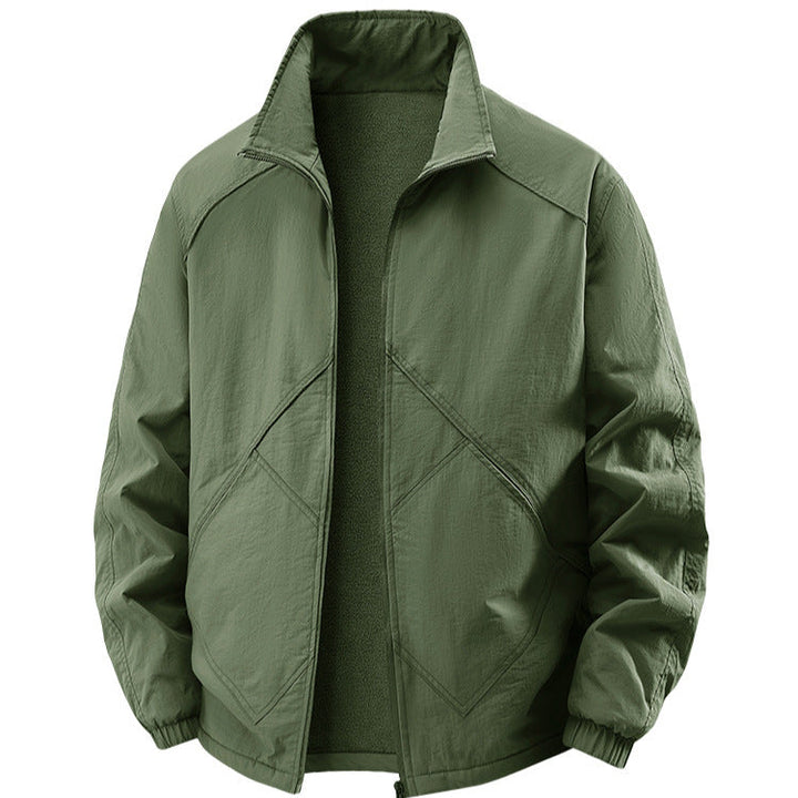 Rückansicht der schwarzen Herren Freizeitjacke, sportlich und leicht, ideal als Herbstjacke.