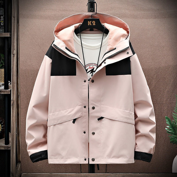 Atmungsaktive Herren Freizeitjacke, wasserabweisend und mit Kapuze, für aktive Stunden draußen.