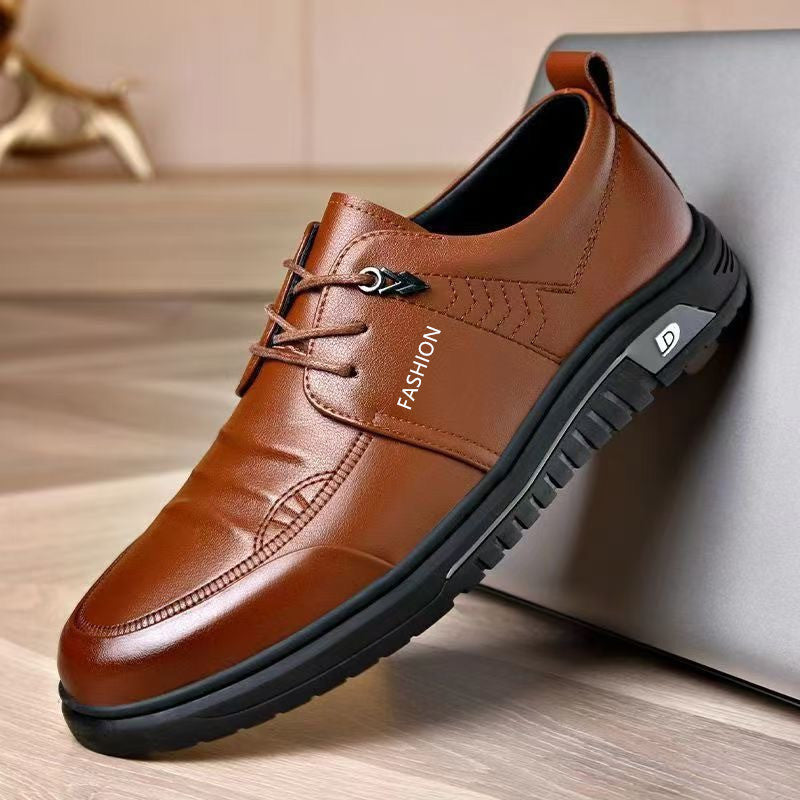 Klassische braune Herren Schnürschuhe, elegant & bequem, ideal für Business & formelle Anlässe.