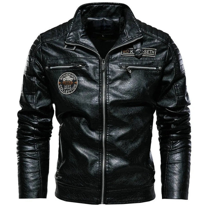 Rotbraune modische Herren Bikerjacke in Lederoptik, stilvolle Übergangsjacke für Herren im Herbst.