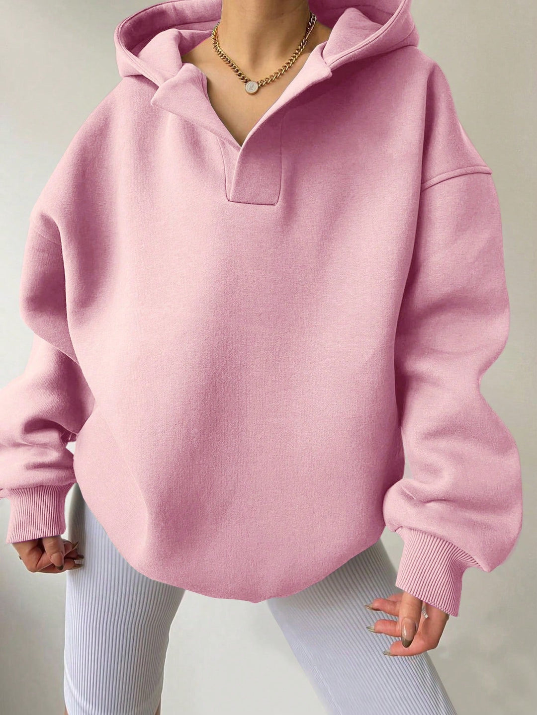 Entspannter Damen Hoodie, Oversize, V-Ausschnitt & Rippbündchen. Vielseitiger Komfort für jeden Tag.