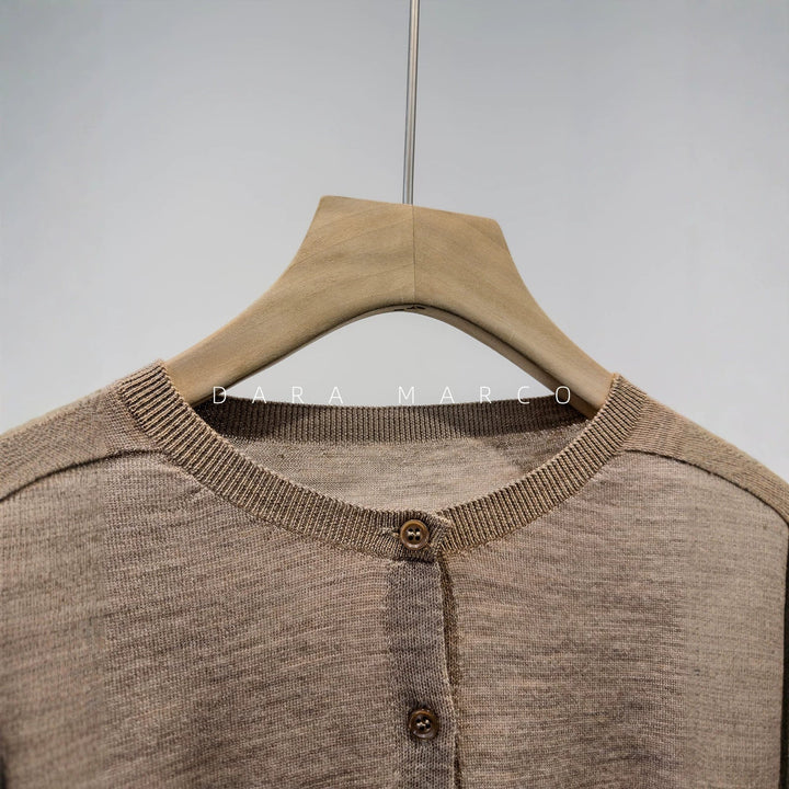 Eleganter Damen Strickcardigan mit Knöpfen, vielseitig für Büro & Freizeit. Komfortable Langarm-Strickjacke.