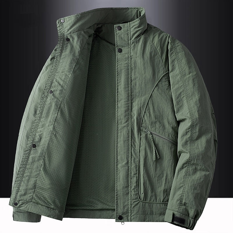 Khakifarbene Herren Funktionsjacke, atmungsaktiv. Vielseitig für Freizeit, Sport & Frühling/Herbst Outdoor.