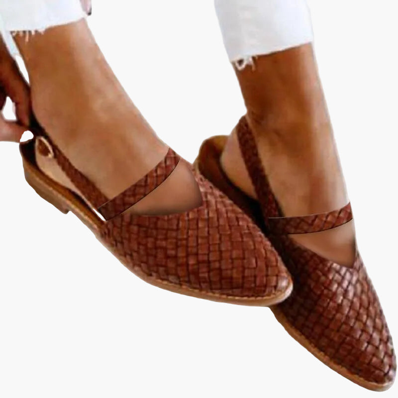 Geflochtene Damen Slipper, flach und bequem, perfekte Sommerschuhe für Eleganz und Komfort.