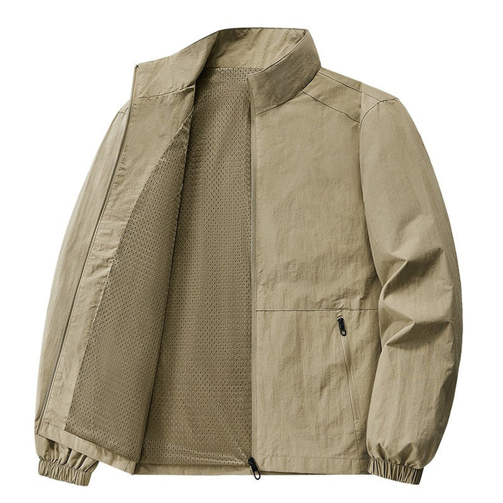 Alltagsfreundliche Herrenjacke, leicht & komfortabel. Schmaler Kragen für einen modernen Look.