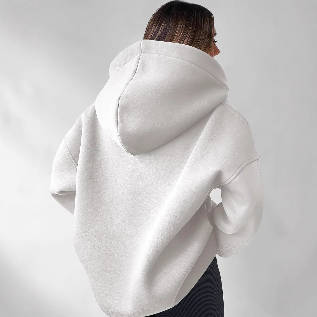 Femininer Langarm Kapuzenpullover für Damen. V-Ausschnitt & lockere Passform. Ideal für Herbstmode.