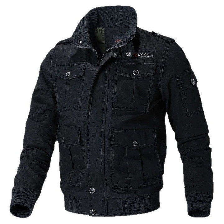 Lässige Herrenjacke im Militärstil, schwarz. Robuste Übergangsjacke mit vielen Taschen für Outdoor & Freizeit.