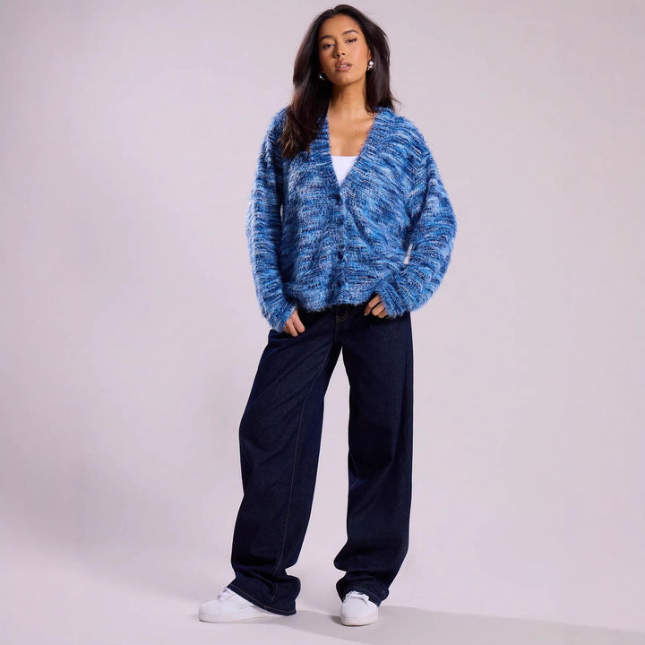 Trendiger Damen Carmen-Pullover Oversize. Perfektes, warmes Langarm-Oberteil für Herbst & Wintermode.