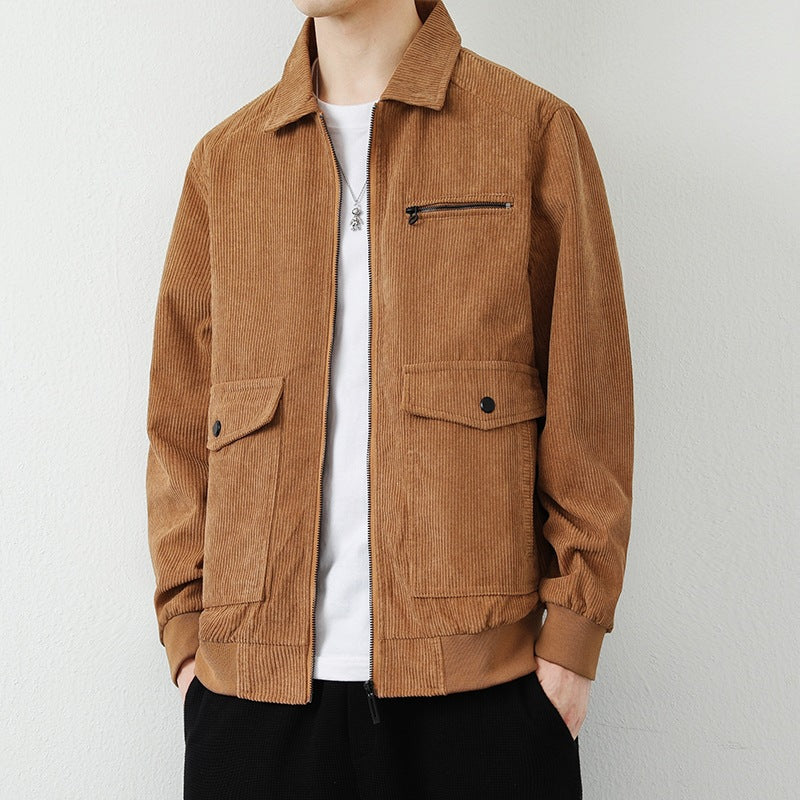 Funktionale Herren Übergangsjacke mit aufgesetzten Brusttaschen und Stehkragen, ideal für kühles Wetter.
