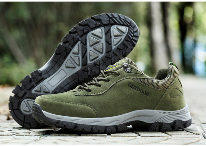 Grüner orthopädischer Herren Komfortschuh im Detail, ideal für Outdoor-Komfort & Schmerzlinderung.