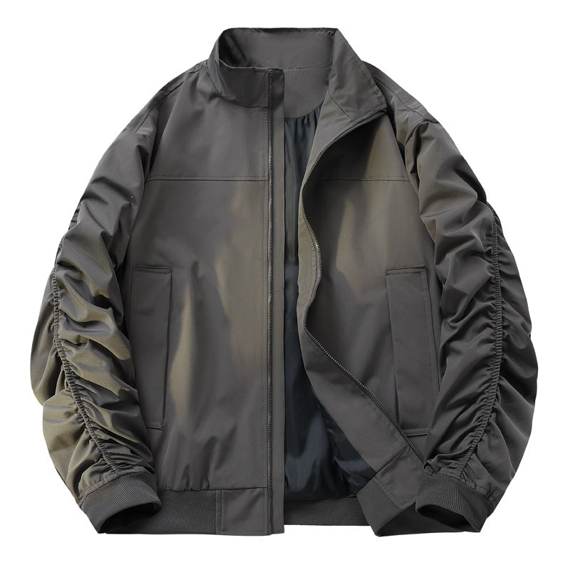 Dunkelblauer, leichter Herren Windbreaker, ideal als Schutz für Sport, Outdoor und den täglichen Alltag.