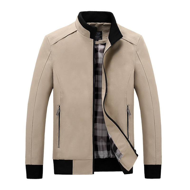 Vielseitige Herren Stehkragenjacke, ideal für stilvollen Komfort im Alltag und Freizeit.