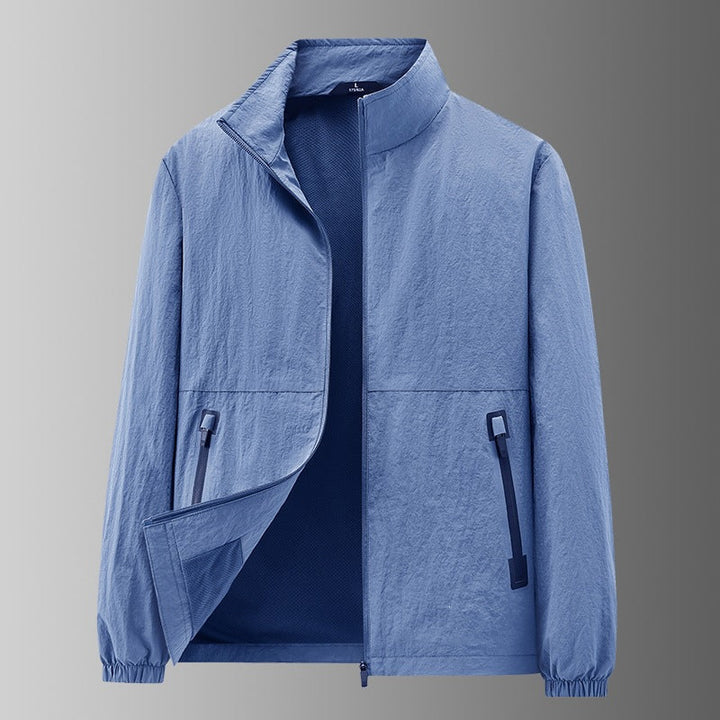 Wasserdichte Herren Allwetterjacke, ideal für aktive Bekleidung bei jedem Wetter.