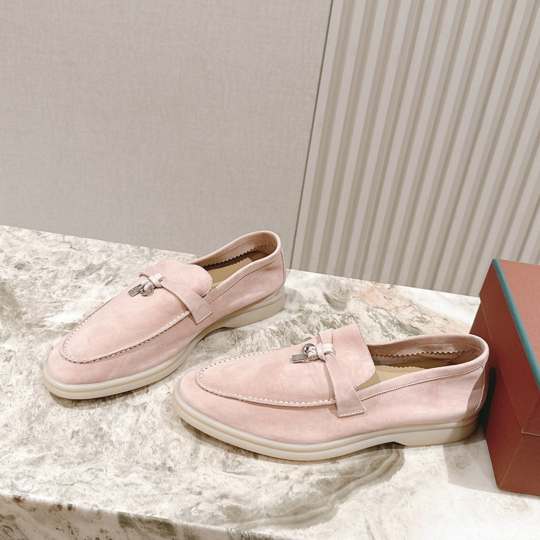 Frontansicht klassische Herren Mokassins, zeitloses Design für elegante Herrenschuhe.