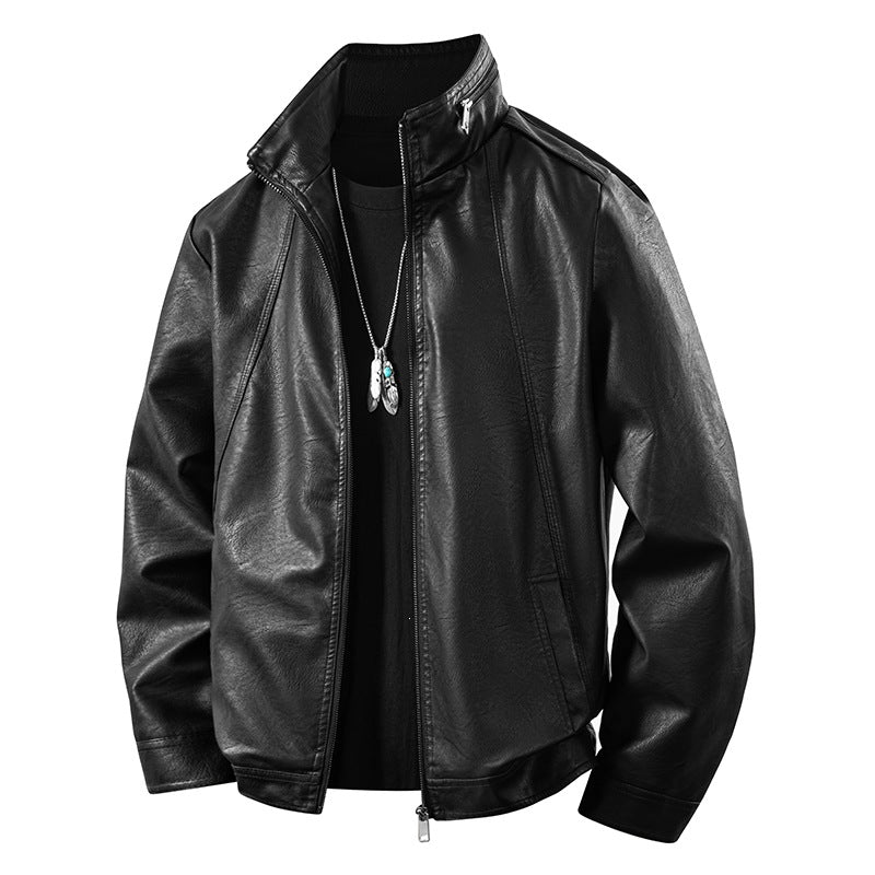 Schwarze Herrenjacke im sportlichen Leder-Look, robust & stilvoll. Perfekte Übergangsjacke für Freizeit & Alltag.