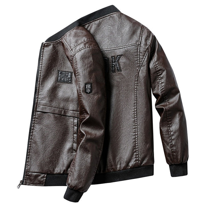 Elegante schwarze Herrenjacke im Bomber-Stil, ideal für einen modischen Alltagslook.