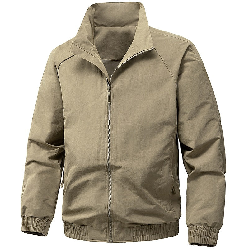Wetterfeste Herren-Sportjacke, leicht und komfortabel. Dein idealer Begleiter für alle Abenteuer.